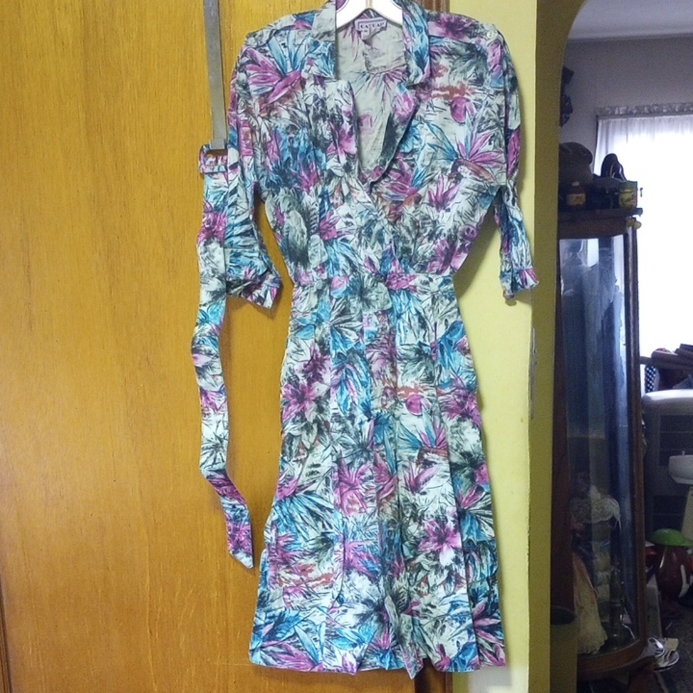 Cabrais Sz 8 Vintage Cotton Floral Dress w/ Belt. White Fuschia Aqua Green Black